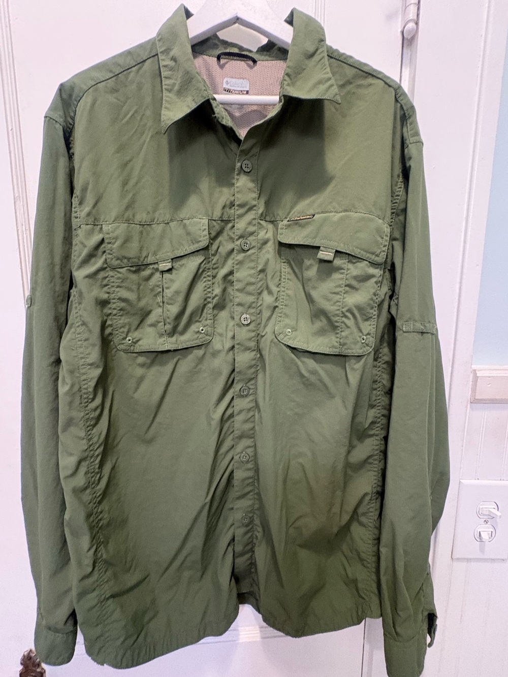 Columbia Titanium Lightweight Olive Green Button-Up Shirt